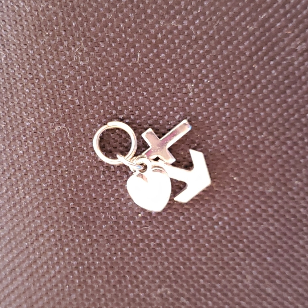 💚 Vintage faith charm